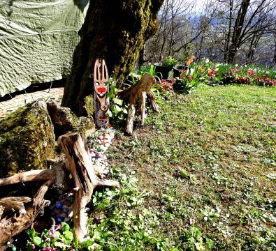 Urhov Jože je prinesel kot darilo posebej izdelanega velikonočnega zajčka